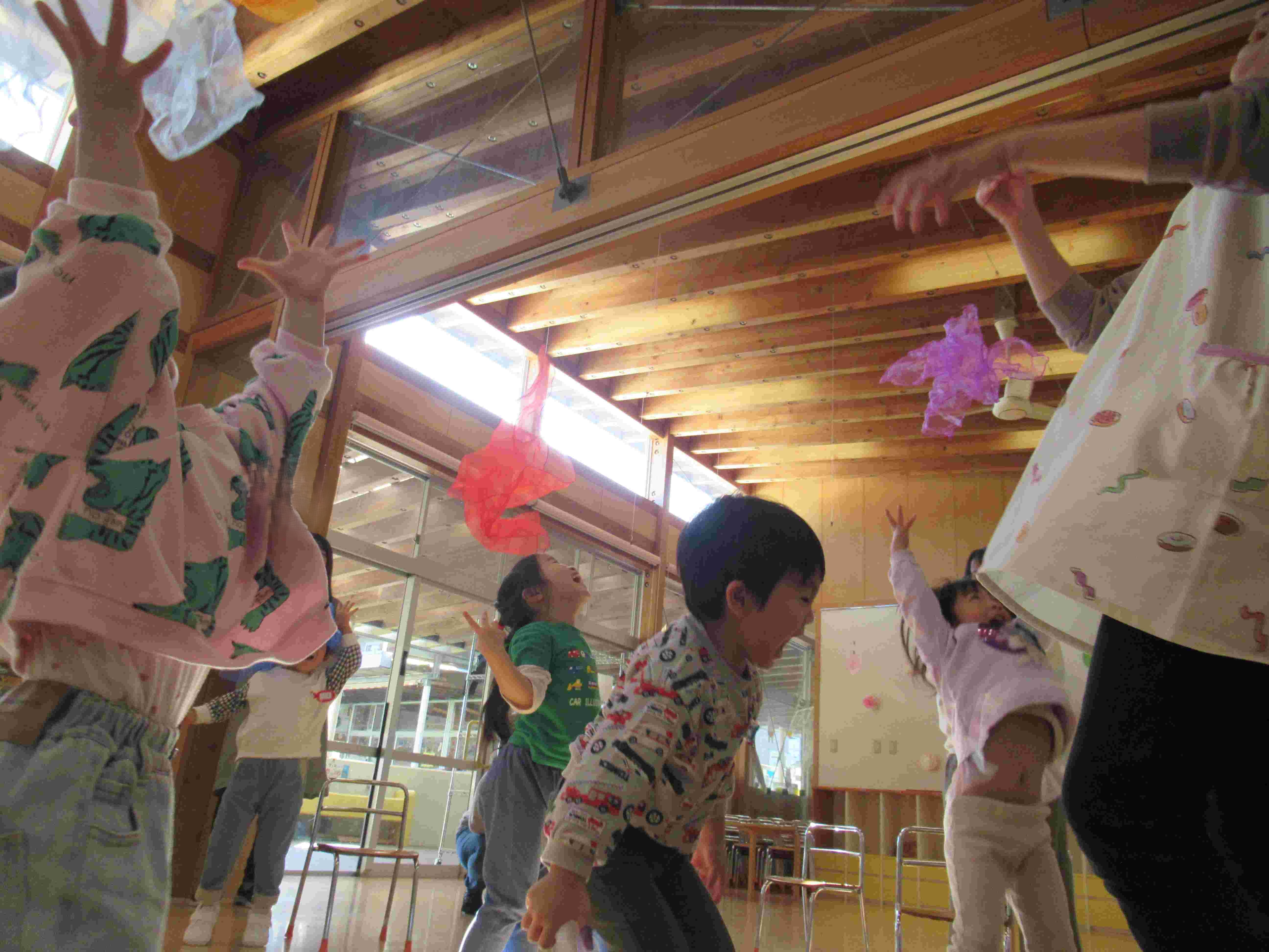 リトミック遊び(未就園児教室) リトミック遊び(未就園児教室)